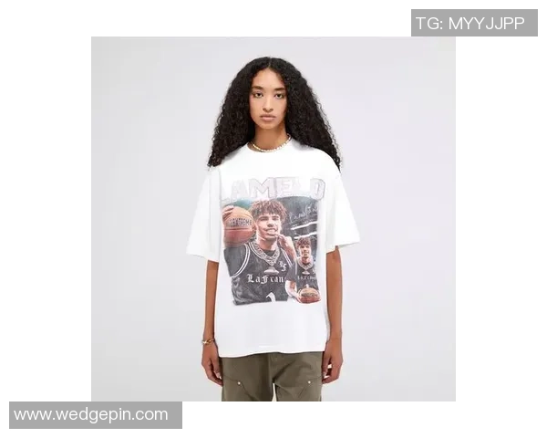 时尚潮流与运动风格融合 足球球星印花T恤搭配推荐